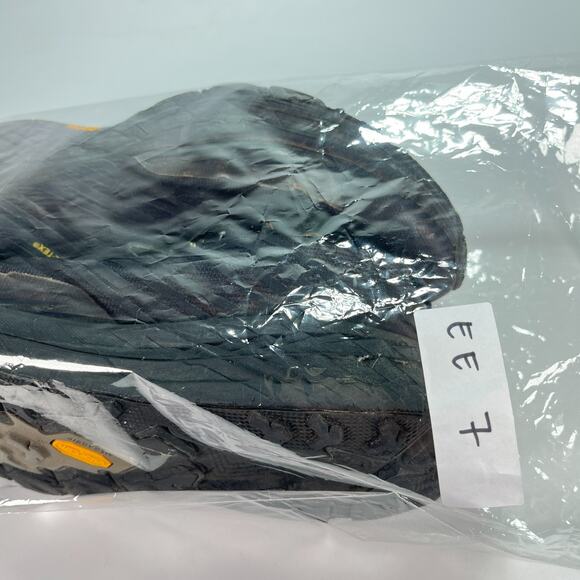 Athletic_Shoes